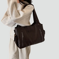 Sac à main spacieux pour femme à l'aspect cuir, porté à l'épaule