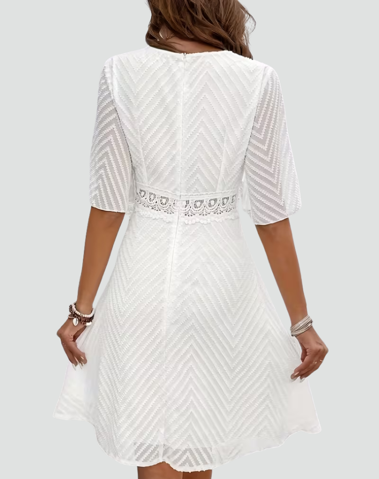 Robe pour femmes avec dentelle et volants