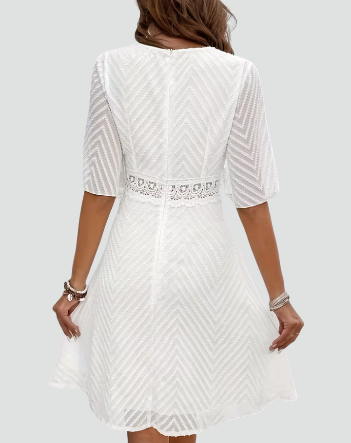 Robe pour femmes avec dentelle et volants