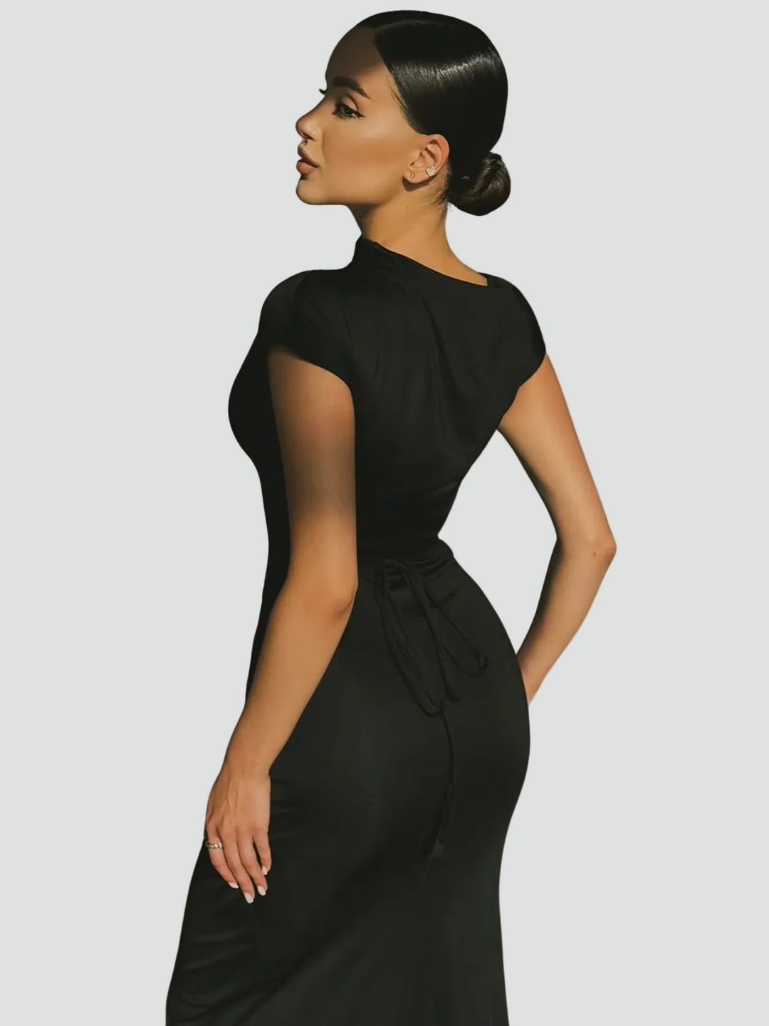 Robe maxi de soirée ajustée avec fronces et manches courtes