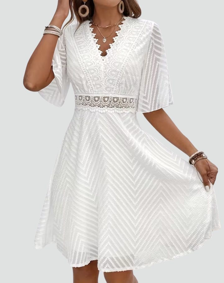 Robe pour femmes avec dentelle et volants