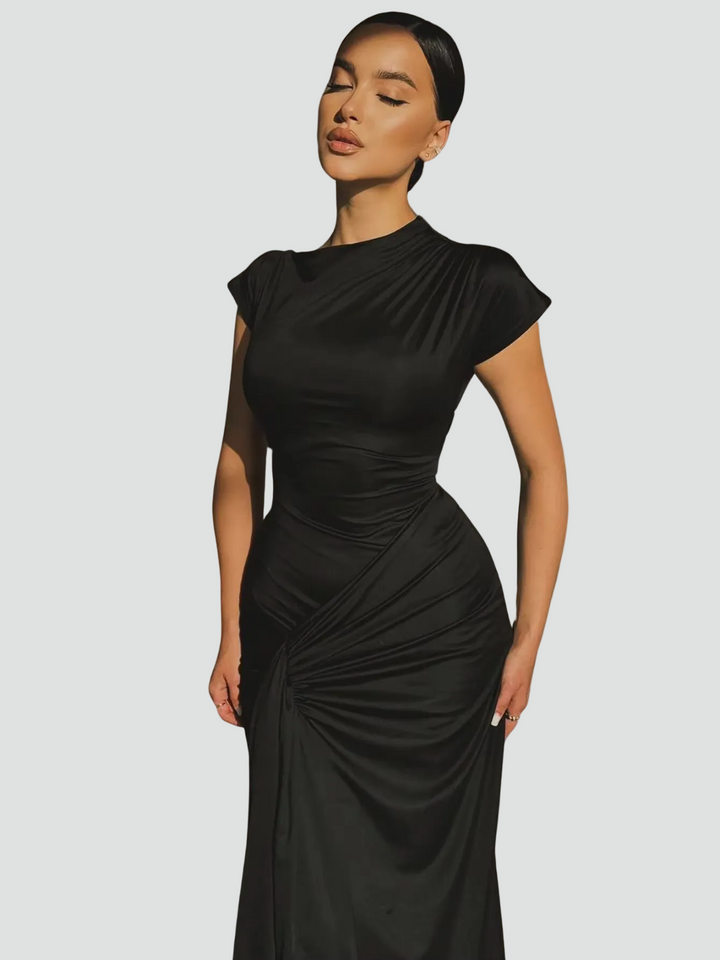 Robe maxi de soirée ajustée avec fronces et manches courtes
