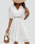 Robe pour femmes avec dentelle et volants