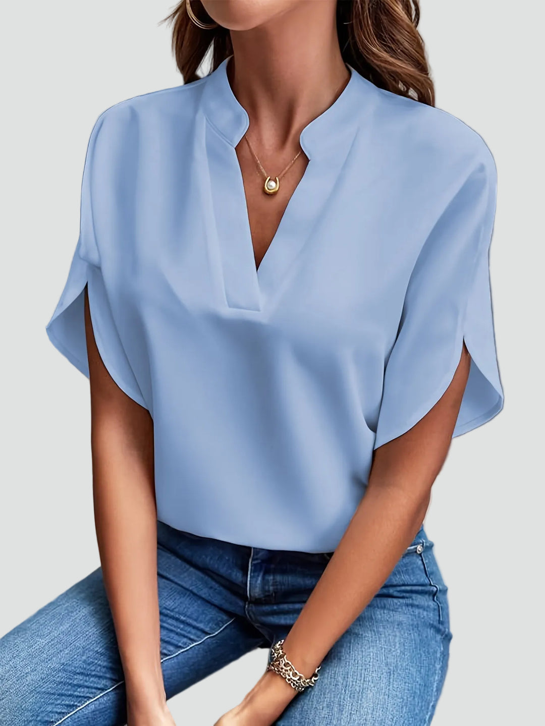 Dames elegante blouse met opstaande kraag en V-hals met vlindermouw