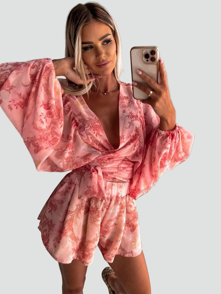 Zomerse damesovergooier boho met bloemen, overslag en lange mouwen