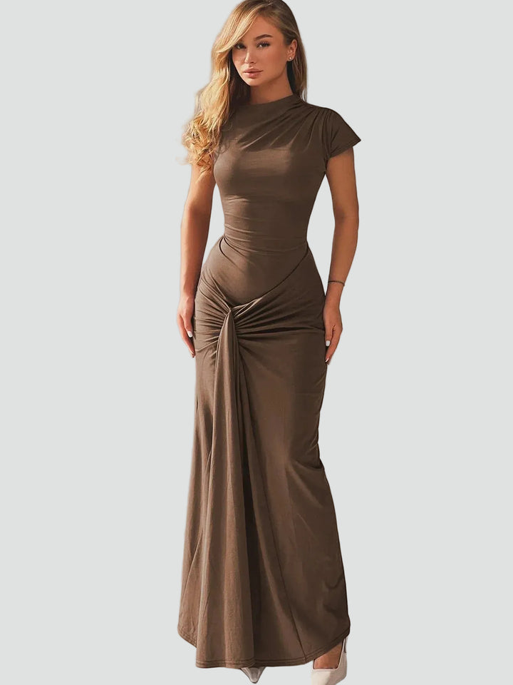 Robe maxi de soirée ajustée avec fronces et manches courtes