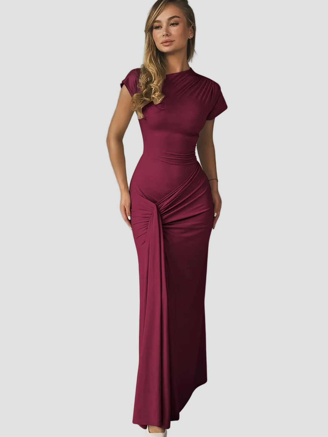 Robe maxi de soirée ajustée avec fronces et manches courtes