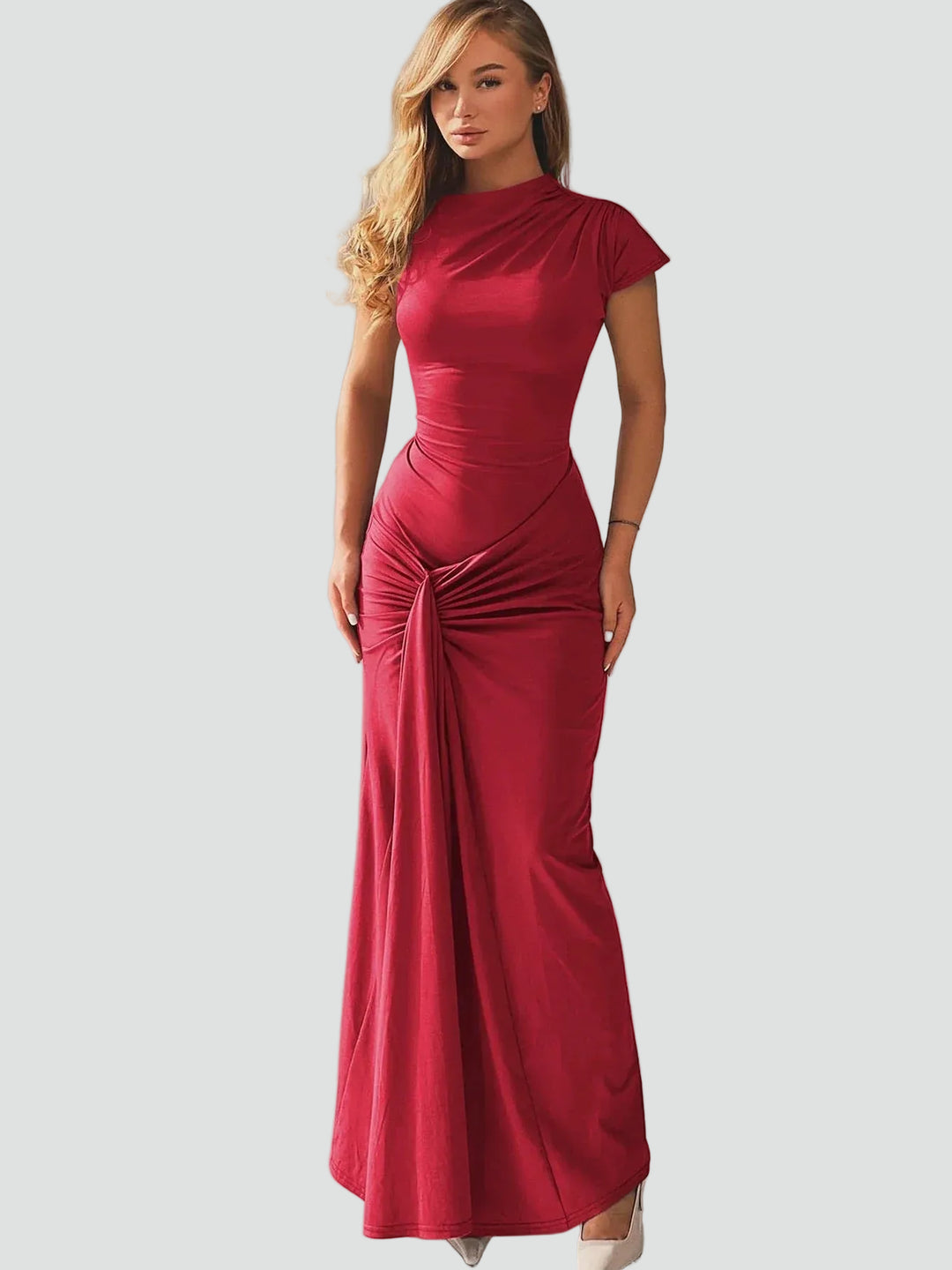 Robe maxi de soirée ajustée avec fronces et manches courtes