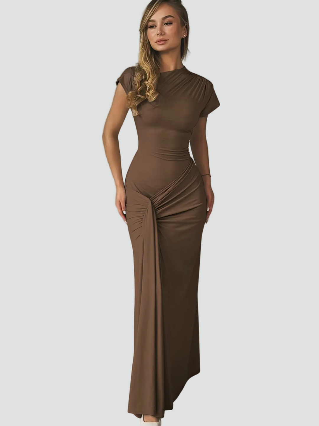 Robe maxi de soirée ajustée avec fronces et manches courtes