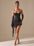 Brokatowa sukienka mini z falbaną na sylwestra