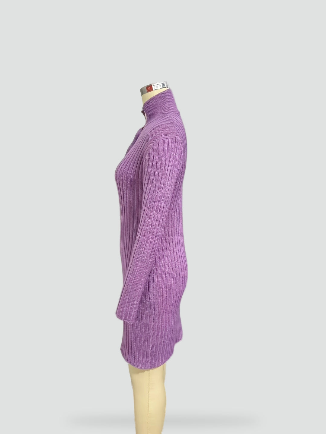 Elegante midi-jurk van geribde gebreide stof voor een bruiloft