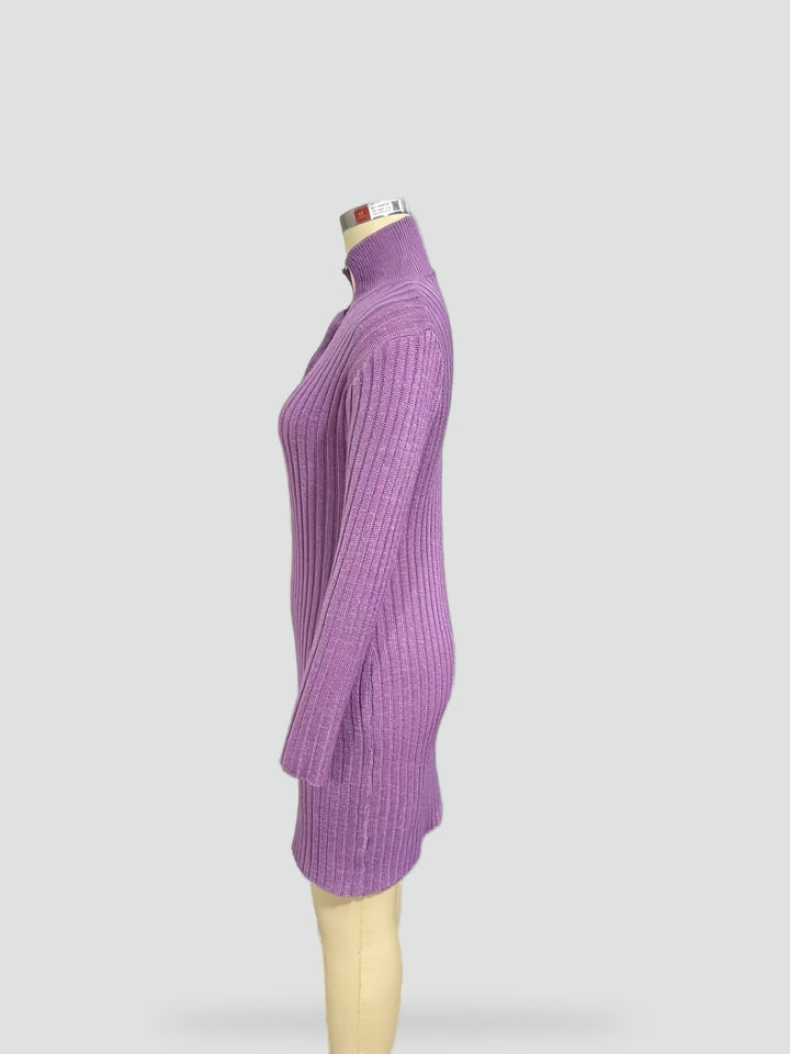 Elegante midi-jurk van geribde gebreide stof voor een bruiloft