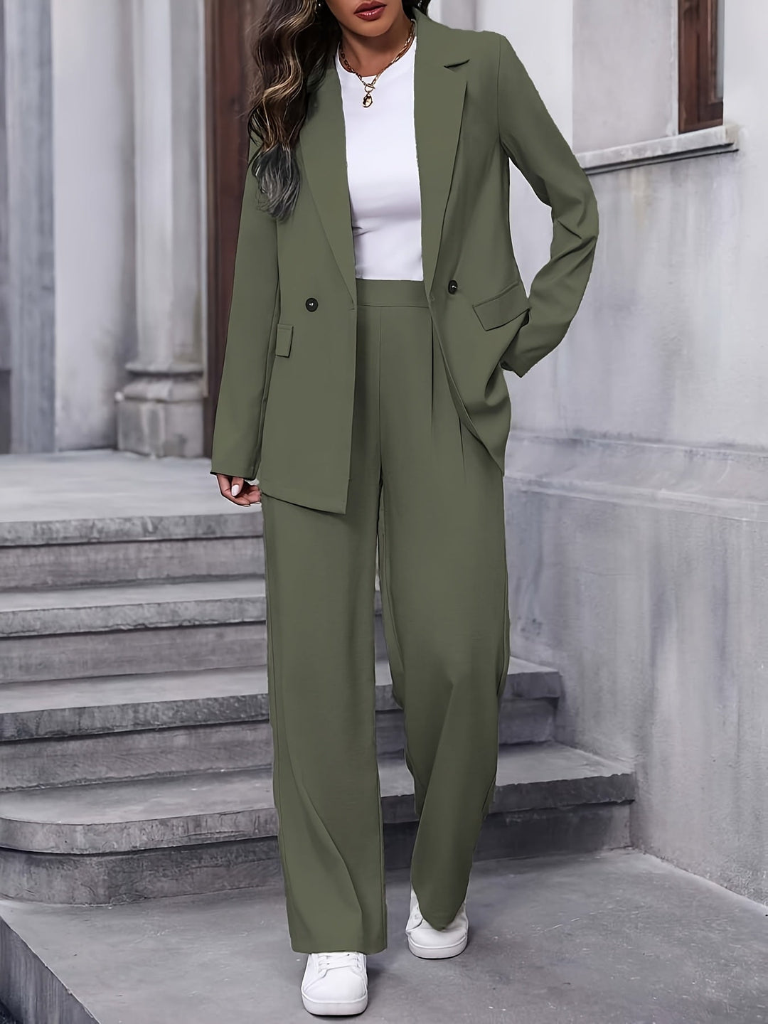 Tailleur deux pièces pour femme avec blazer et pantalon large