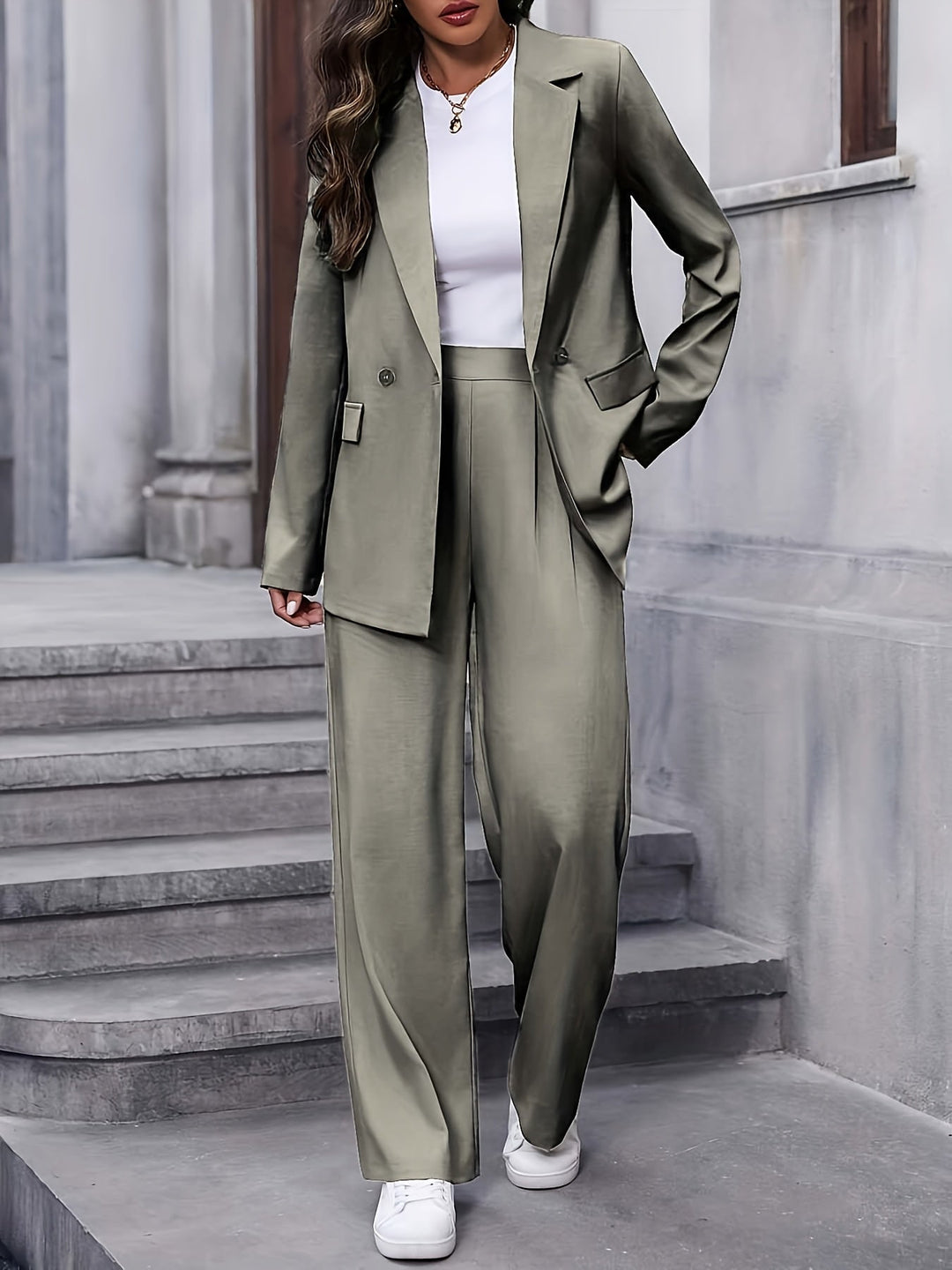 Tailleur deux pièces pour femme avec blazer et pantalon large