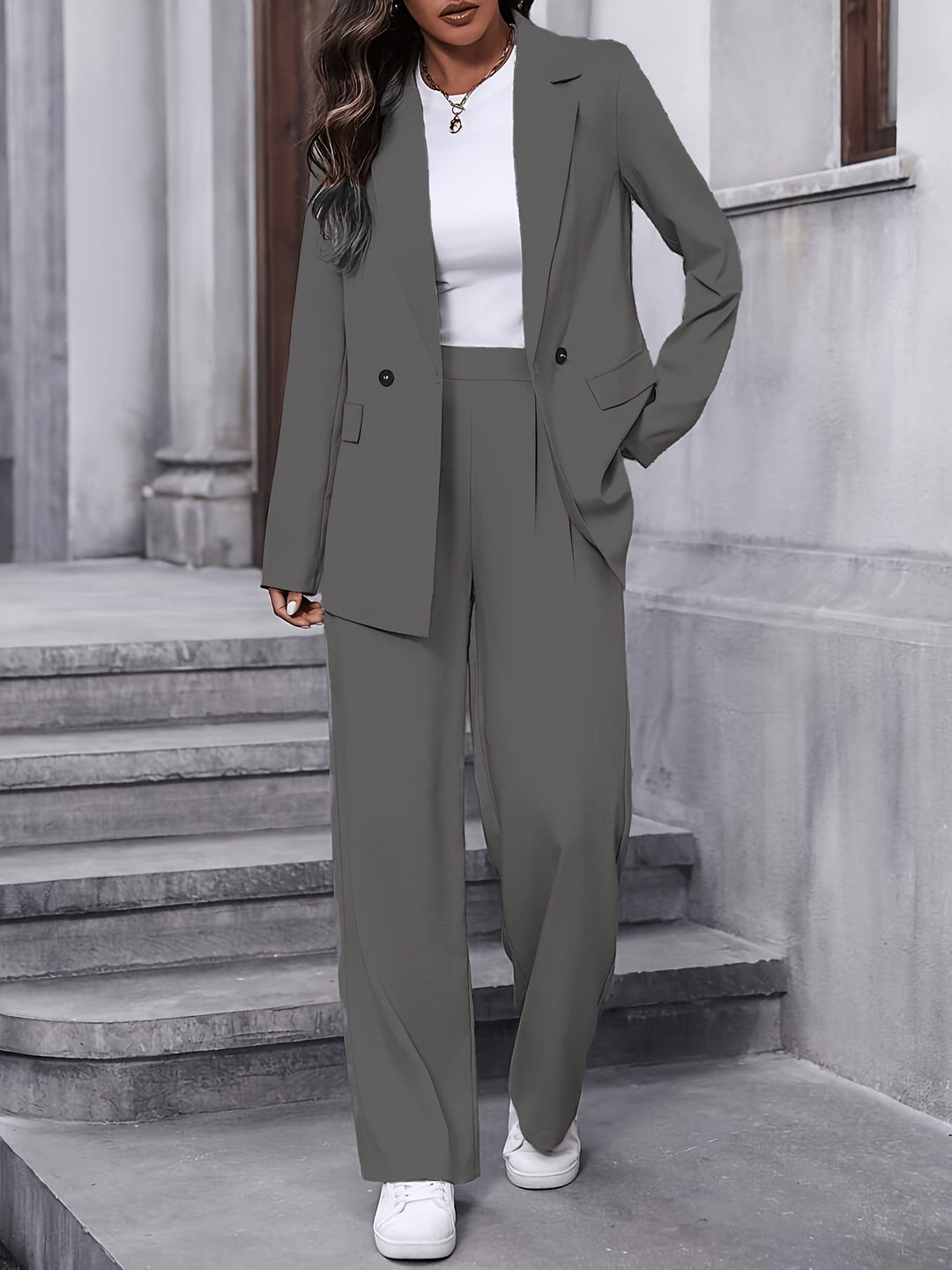 Tailleur deux pièces pour femme avec blazer et pantalon large