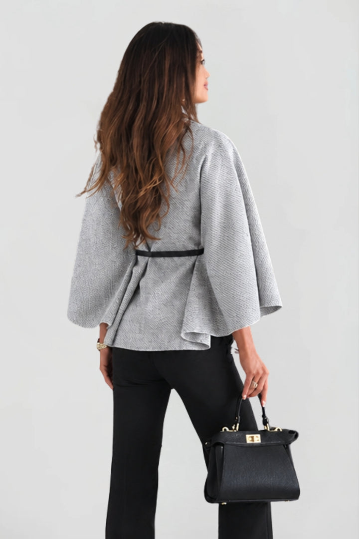 Cape élégant pour femme avec ceinture et col montant boutonné