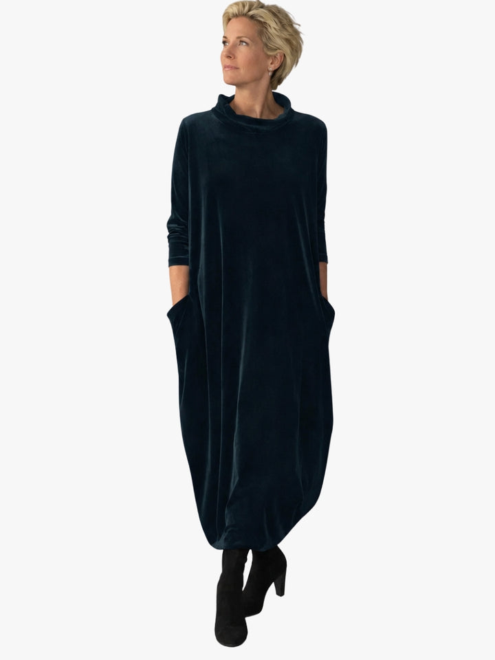Elegancka sukienka maxi z weluru z golfem i kieszeniami
