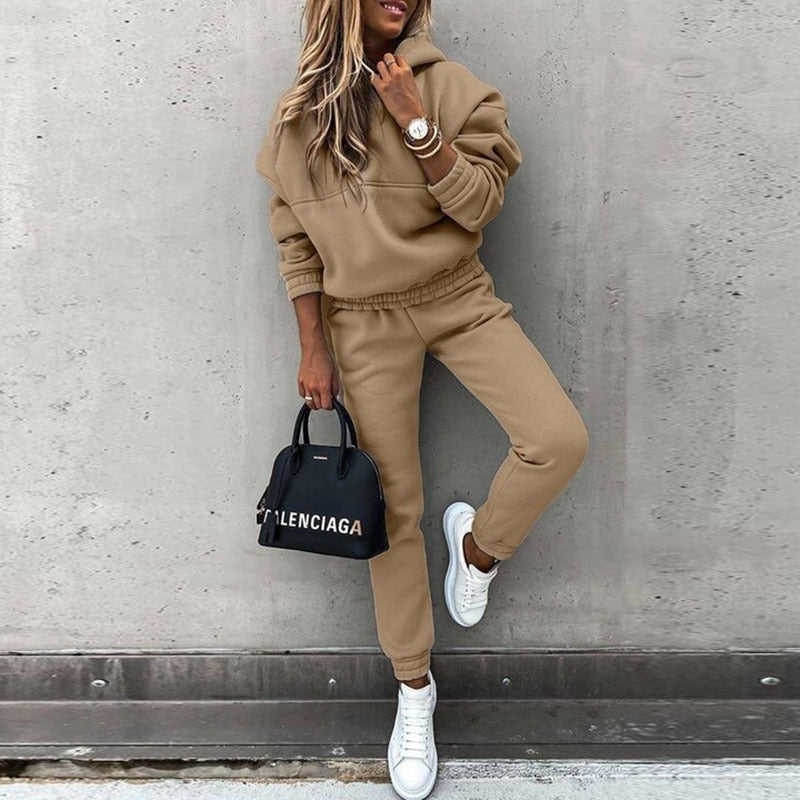 Ensemble de survêtement deux pièces pour femme avec sweat à capuche