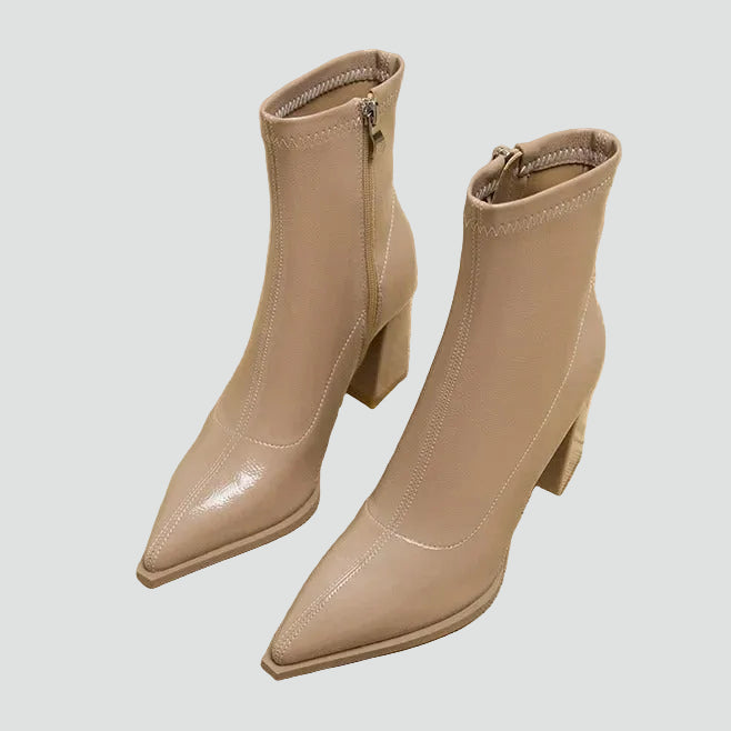 Elegante dameslaarzen met hak en spits toelopende neus